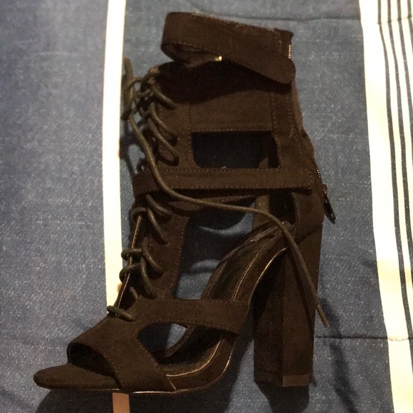 Heels - Picture 2 of 4